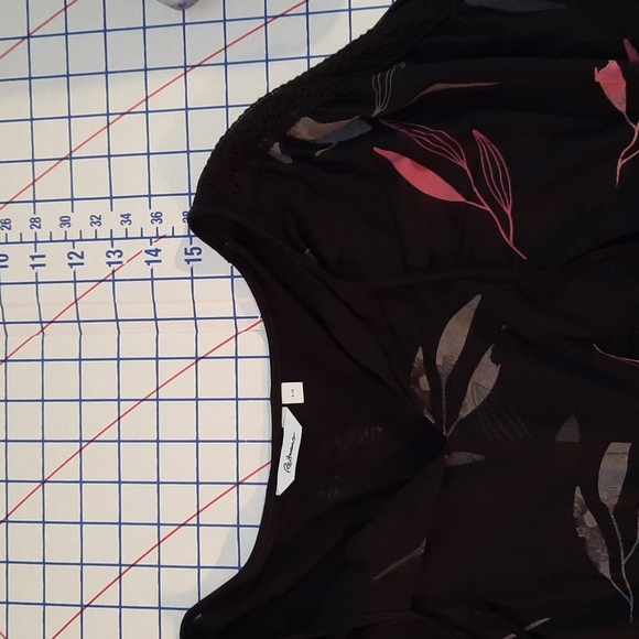 🌻 2/$30 Reitmans 3/4 Sleeve Blouse - Picture 2 of 6